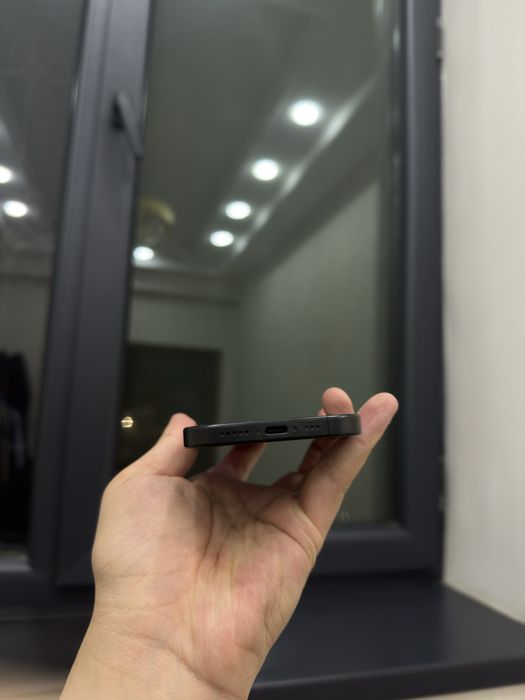 iPhone 15 Pro 256 GB — Black Titanium