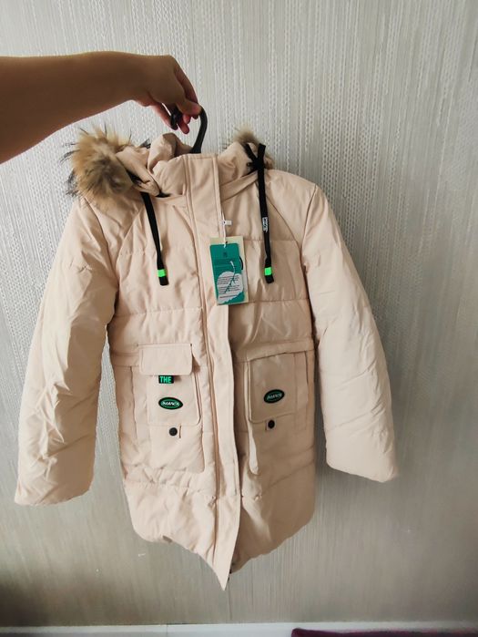 Продам зимнюю куртку для девочки