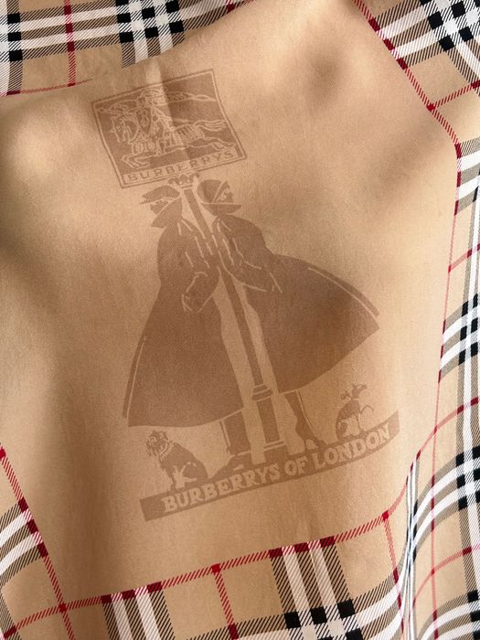 Burberry оригинален нежен копринен шал