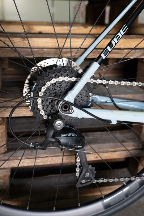 Шосеен велосипед CUBE Attain Pro