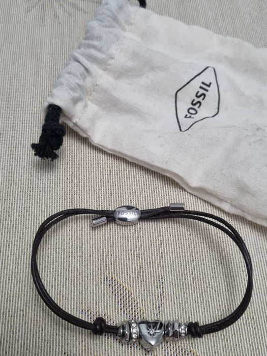 bratara fossil piele maro cu accesorii argintii