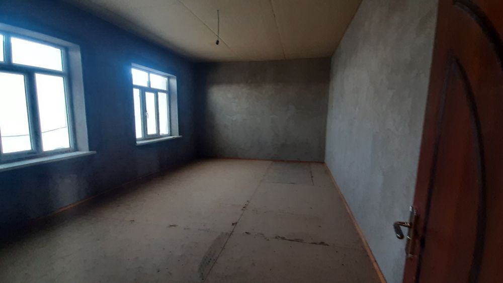 Уй сотилади 8 соток 4 хонали