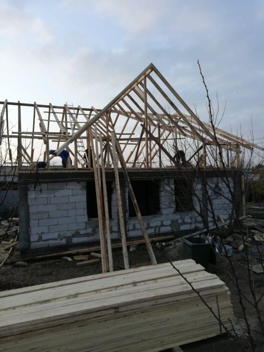 Acoperisuri mansardari jgheaburi burlane reparații  tigla metalica
