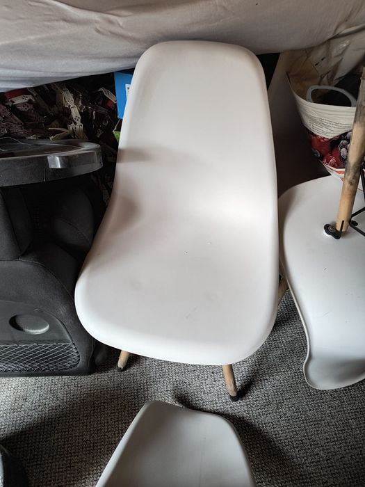 Vand scaune noi  noute