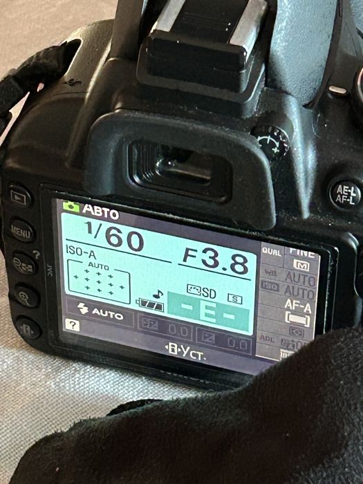 Фотоапарат Nikon D3100