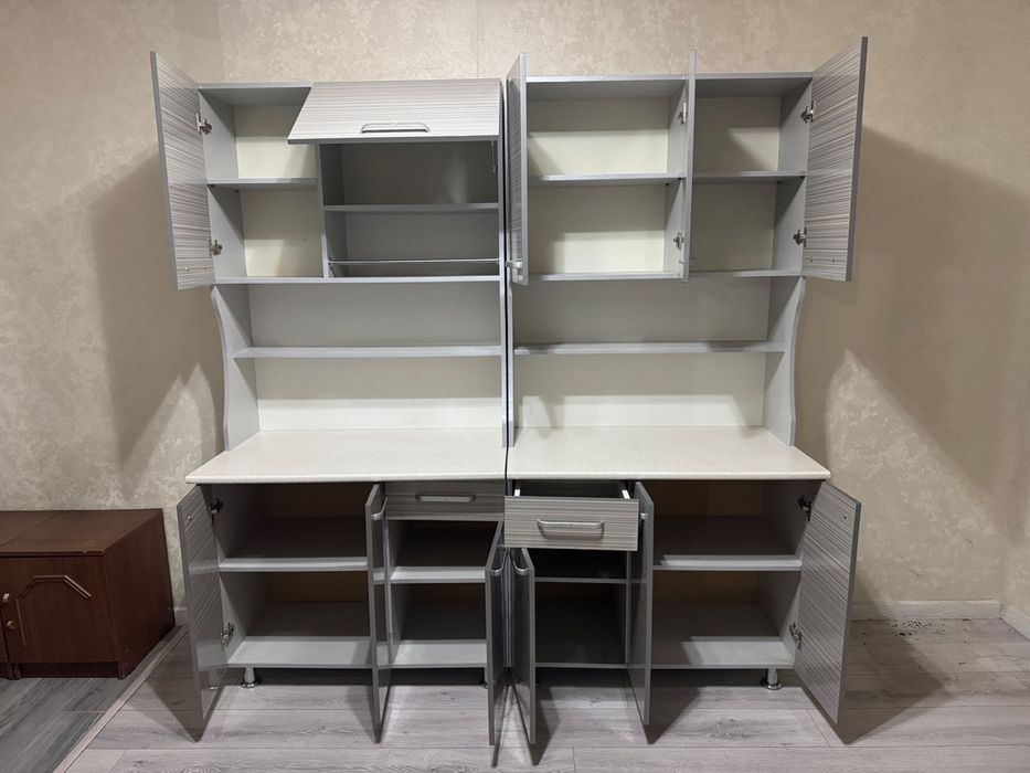 Гарнитур кухонный