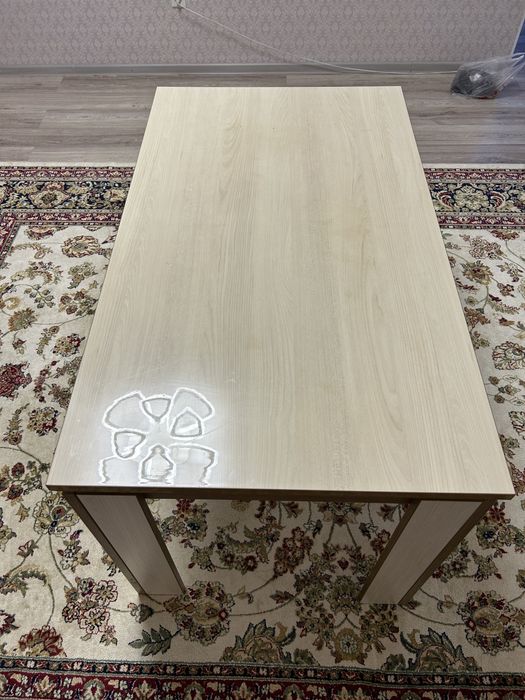 Стол кухонный