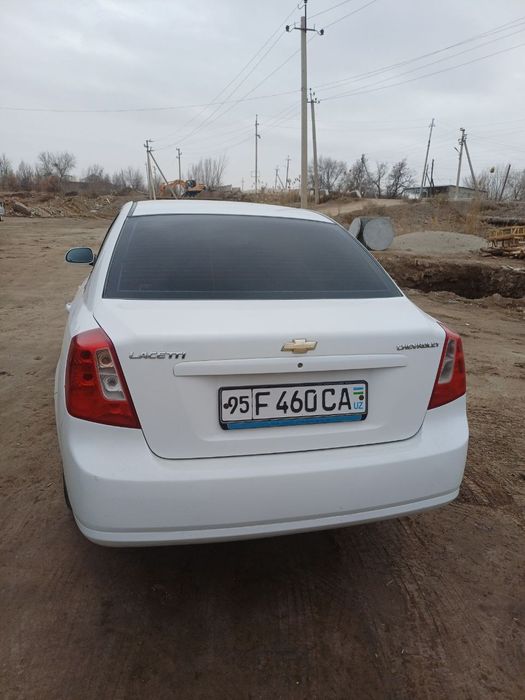 Лачетти сотилади