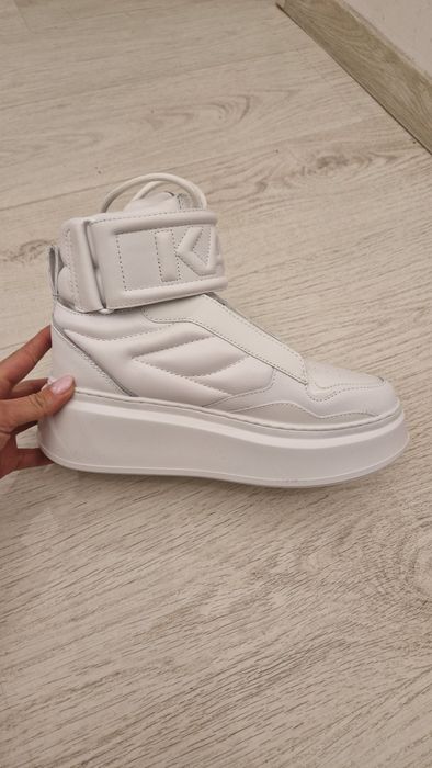 Бели кецове зимни