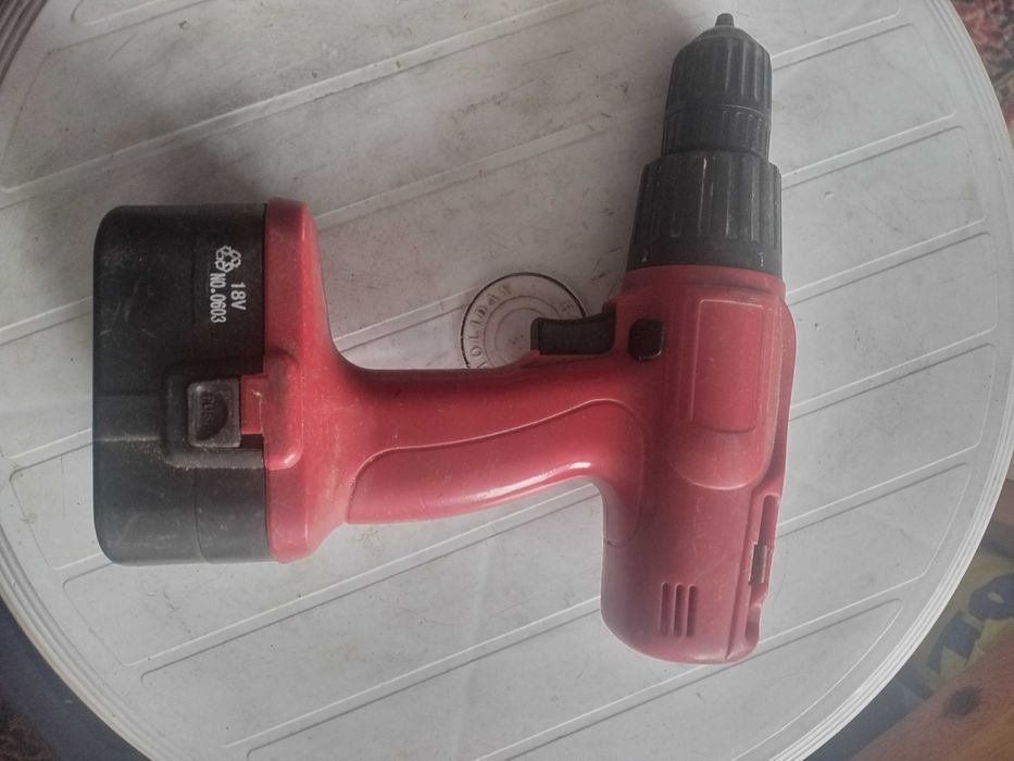 Крик иПежо 405,антика от 1980