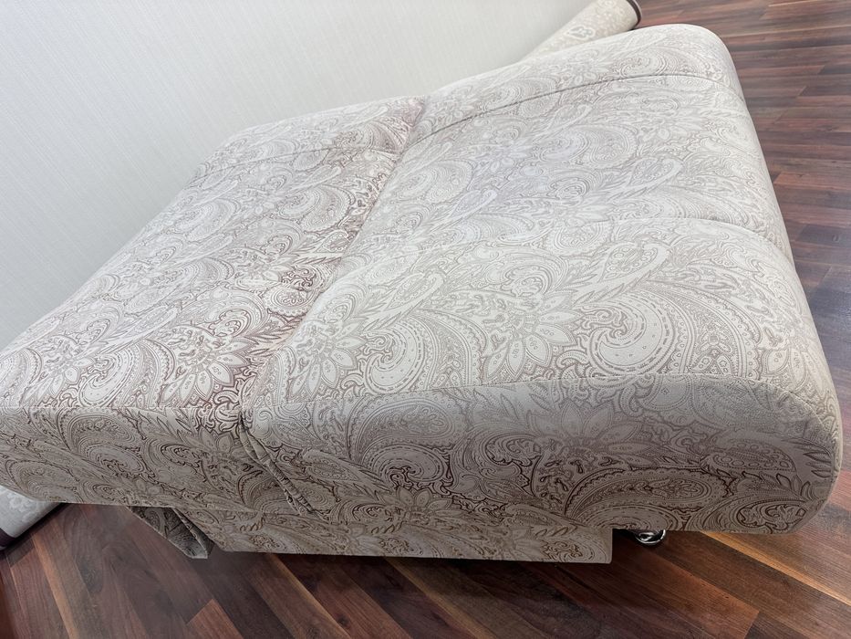 Продам диван с 2 креслами