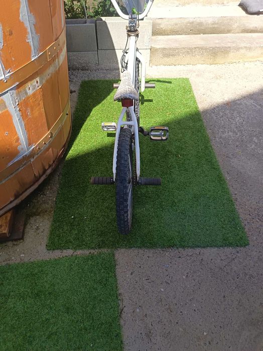 Vând 2 biciclete și 1 trotinetă