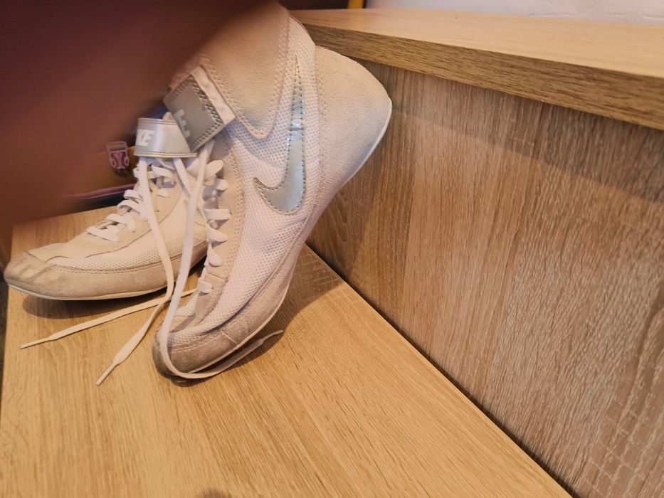 Vând ghete de wrestling Nike