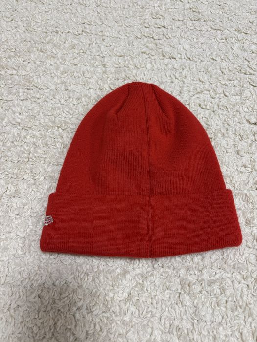 Зимна шапка NEW ERA червена