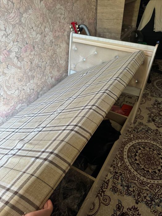 Кровати (2) односпалки