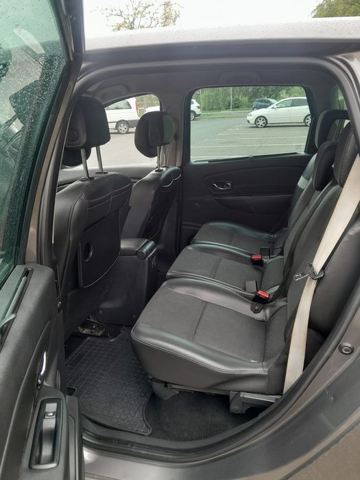 Renault Megane Scenic 7 locuri, v Bosse