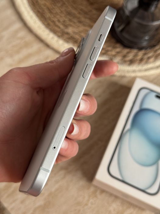 Iphone 15 128GB неразличим от нов