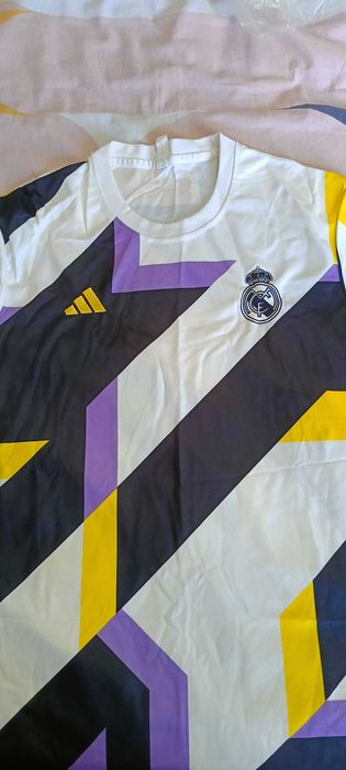Продавам оригинален летен комплект Adidas Реал Мадрид