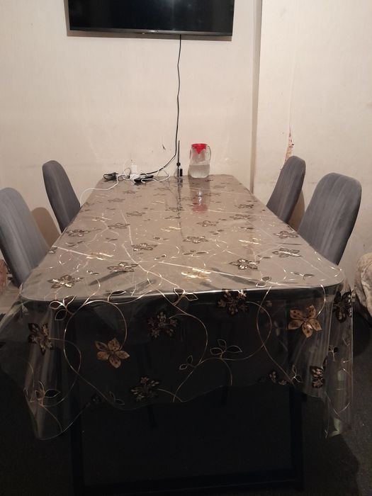 Продам  стол с стульями