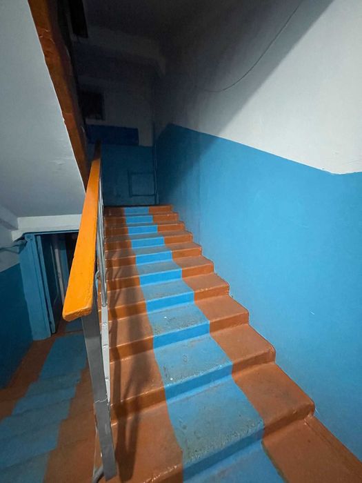 Продаётся  2-комнатная КЖБИ (2 подъём)