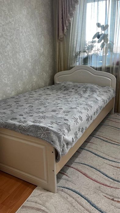 Спальный гарнитур, кровать и шкаф
