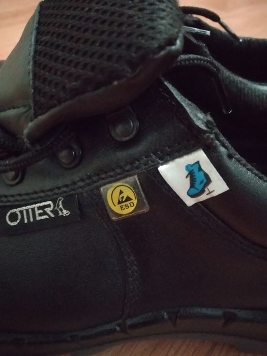Продам новые рабочие мужские ботинки