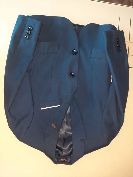 Пиджак,брюки, жилетка школьная.