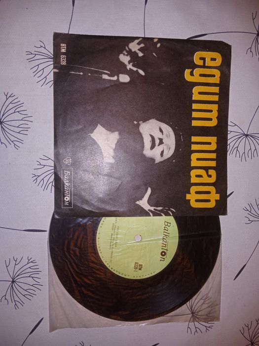 Малка грамофонна плоча на Едит Пиаф