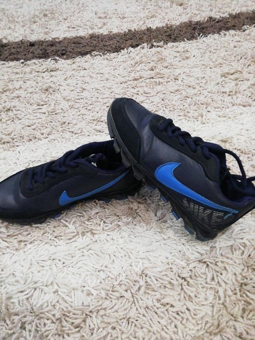 Продам кроссовки на мальчика