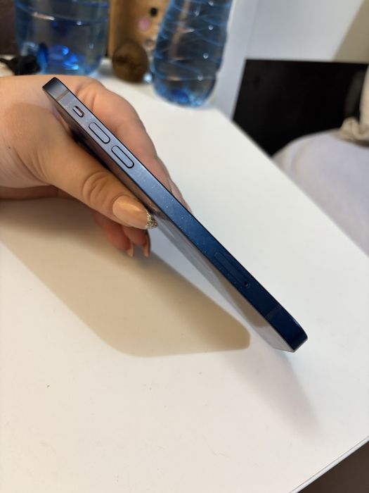 iPhone 12 в добро състояние