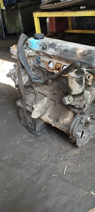 Двигатель по запчастям M102 2.3 мерс