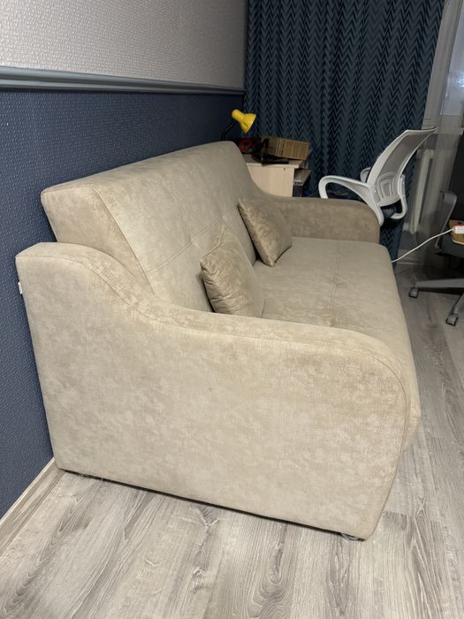 Продам раскладной диван с подушками