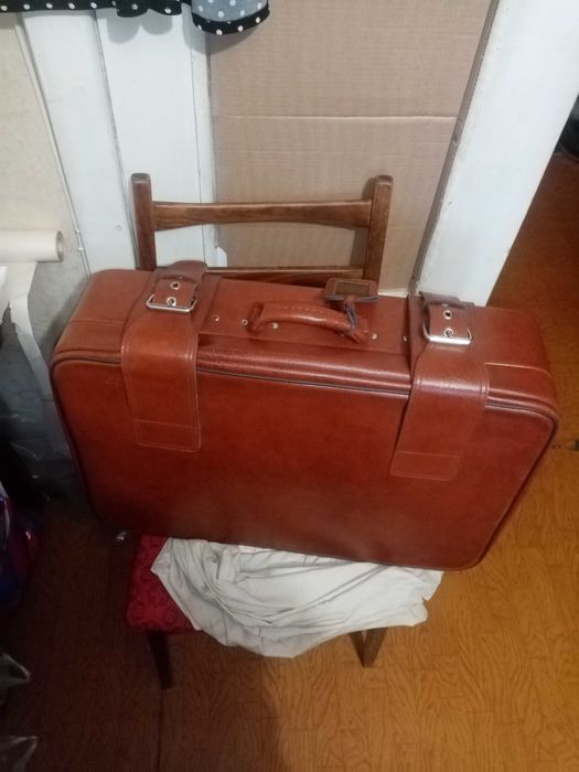 Кожаный винтажный чемодан