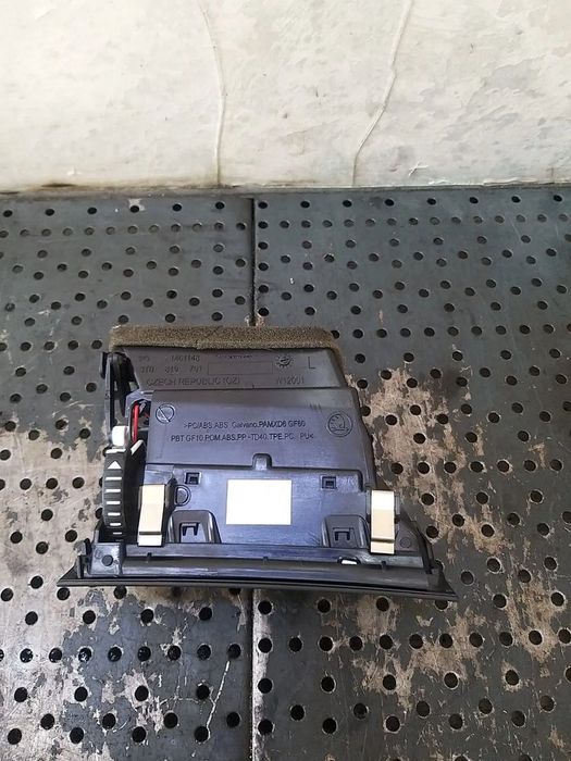 Grila ventilatie bord stanga skoda superb 2 facelift 3t0819701