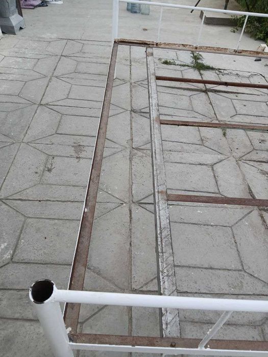 Темир крават ва арғимчоқ стул сотилади