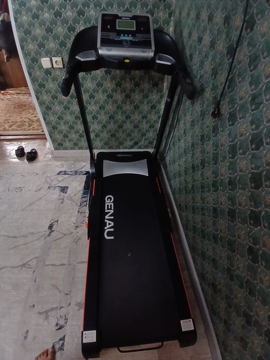 Продам беговую дорожку Genau