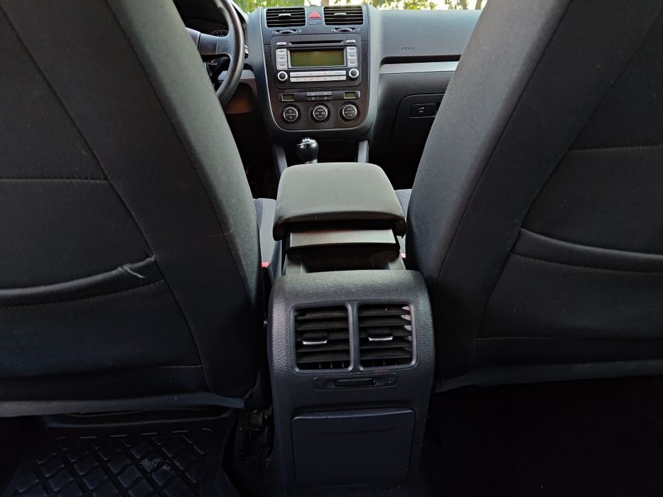 Vând Volkswagen Jetta