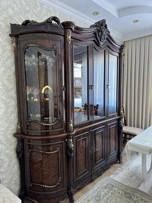 Сервант продается
