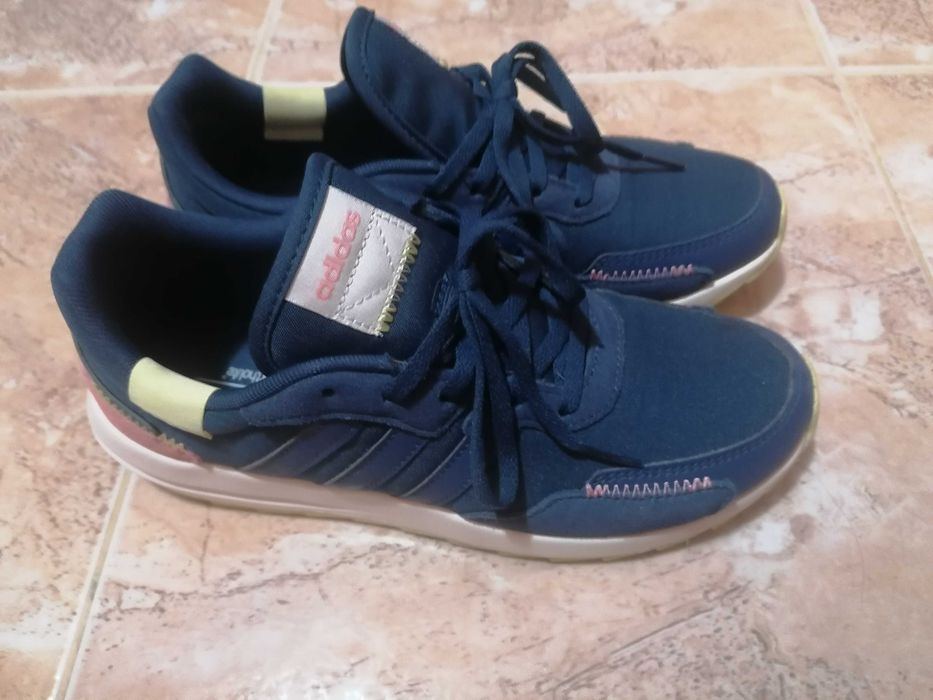 Оригинални дамски маратонки Adidas