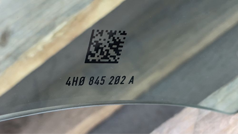 Предно дясно стъкло AUDI A8 S8 D4 4H0845202A