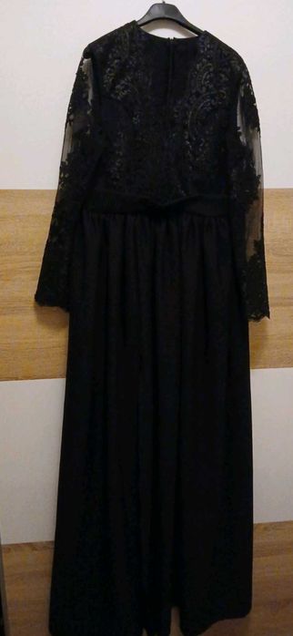 Рокля YALQ  Дълга бродирана дантелена рокля,за специални поводи!