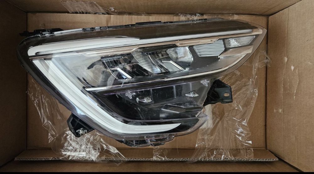 Фар Renault Arkana LED десен нов