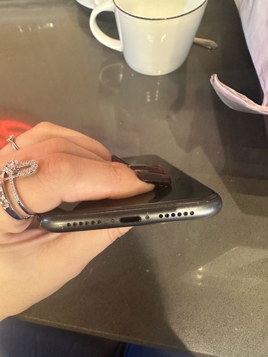 Срочно продам  iPhone 11