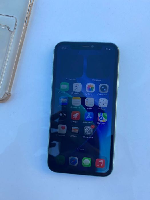 Iphone 11 128 gb  с зарядкой