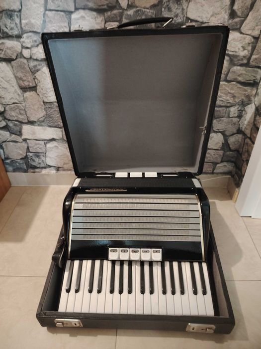 Акордеон Weltmeister / Нов Велтмайстер