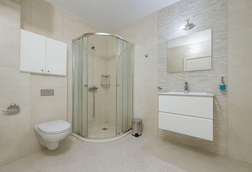 Дава се под наем Двустаен апартамент в Варна, Център - 95 кв.м за 797.64 € - Снимка #6