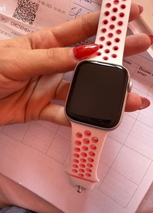 Apple Watch SE 2 (44mm, GPS + Cellular) – като нов + три каишки