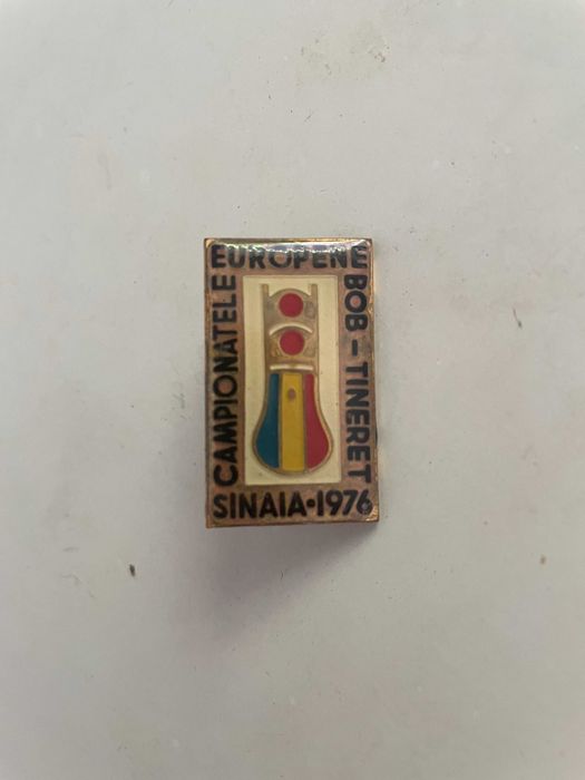 insigna pin Campionatele Europene Bob Tineret 1976 RSR Romania