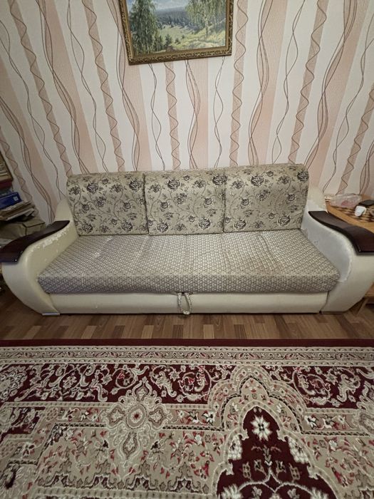 Диван для зала или спальни