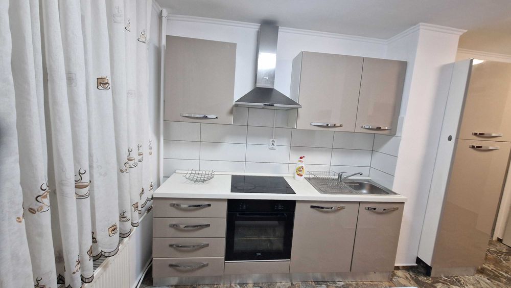Dau închirie Apartament 4 camere mobilat parter ínalt zona Decebal Oradea